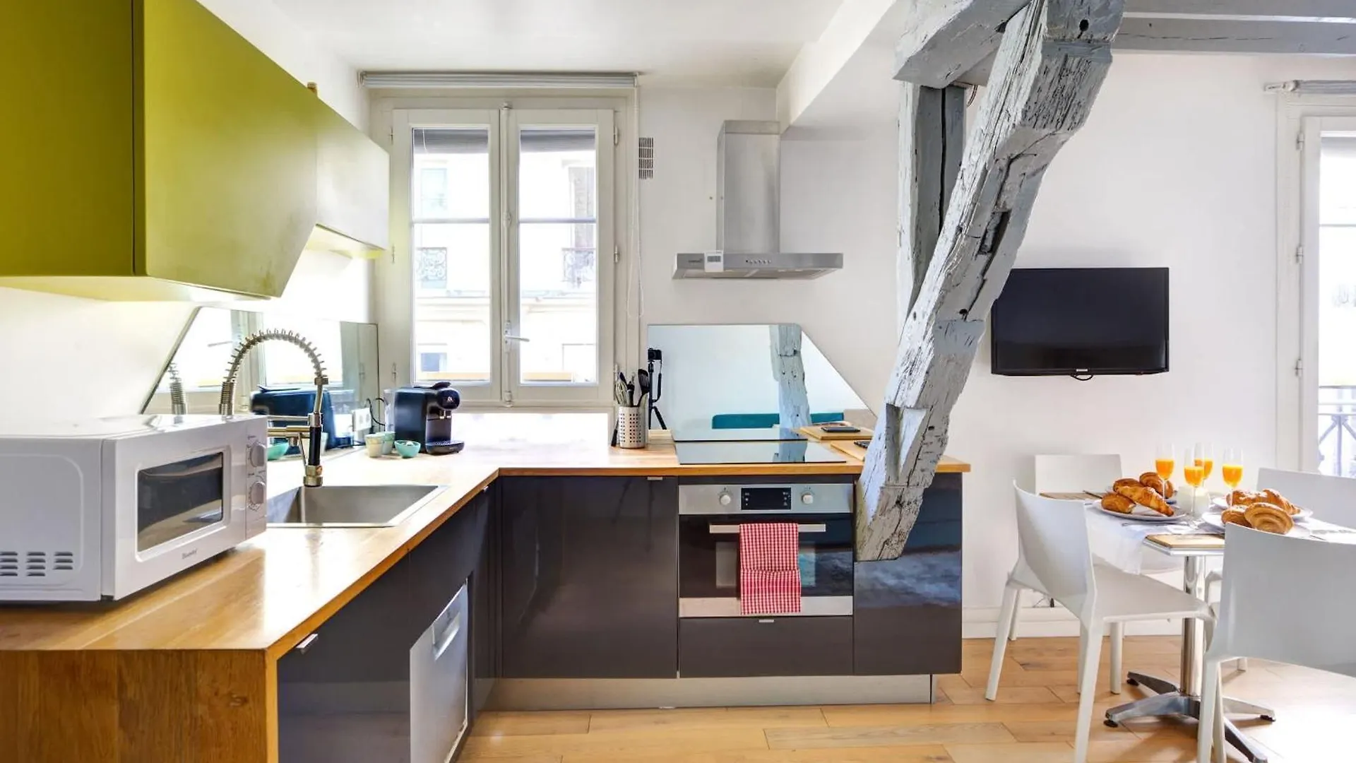 Le Marais & Pompidou - Cityapartmentstay Paris Apartment
